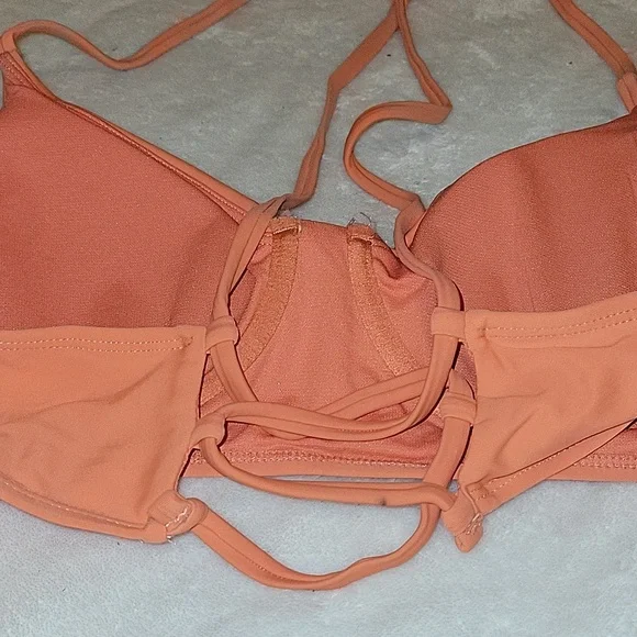 Women's Size L (12-14) Swim top worn once. - Picture 3 of 5